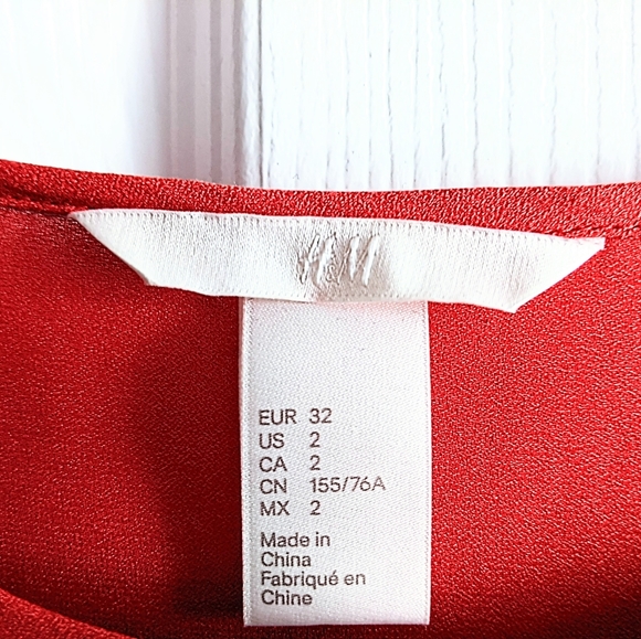 H&M Red Keyhole Long Bell Sleeve Party or Everyday Blouse w Top Button. 2. HP! - Picture 8 of 15
